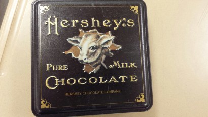 hershey cow tin jpg